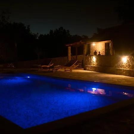 Holiday home Pearl In Stone With Heated Pool *