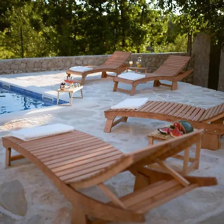 Pearl In Stone With Heated Pool Holiday home