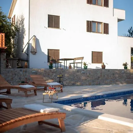 Holiday home Pearl In Stone With Heated Pool Imotski