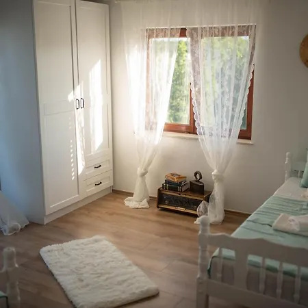 Pearl In Stone With Heated Pool Holiday home *