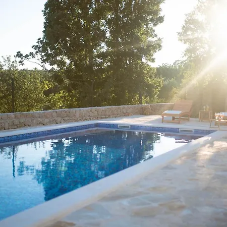 Pearl In Stone With Heated Pool *